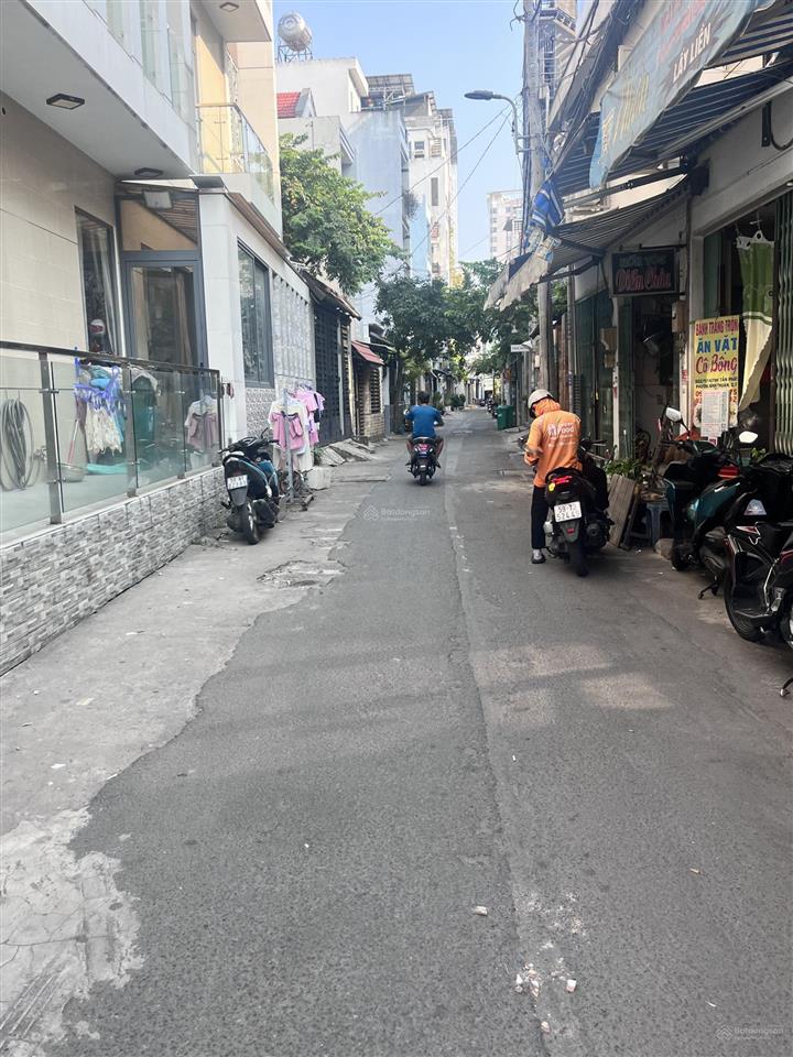 Bán nhà căn góc đường nhựa 6m huỳnh tấn phát, quận 7 dt 8x15m 5pn sân vườn rộng.