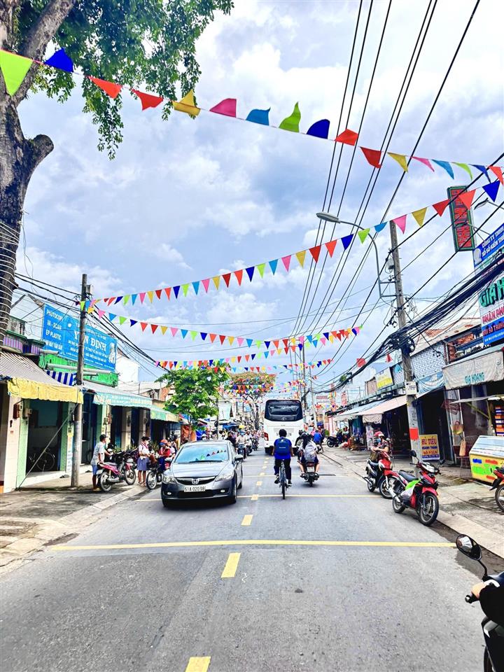 Cần bán lô đất thổ cư 80m2 ngay chợ phú hoà đông, cách hóc môn 12km, shr, xây dựng tự do