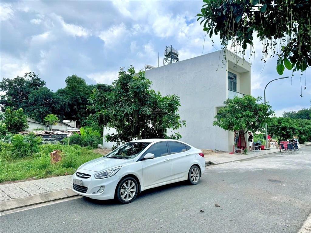 Cần bán lô đất thổ cư 80m2 ngay chợ phú hoà đông, cách hóc môn 12km, shr, xây dựng tự do