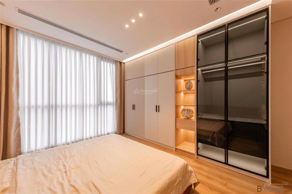 Bán gấp căn hộ 4pn, 3wc, 140m2 tại vinhomes central park, 17,8 tỷ vnd.  0936 021 ***