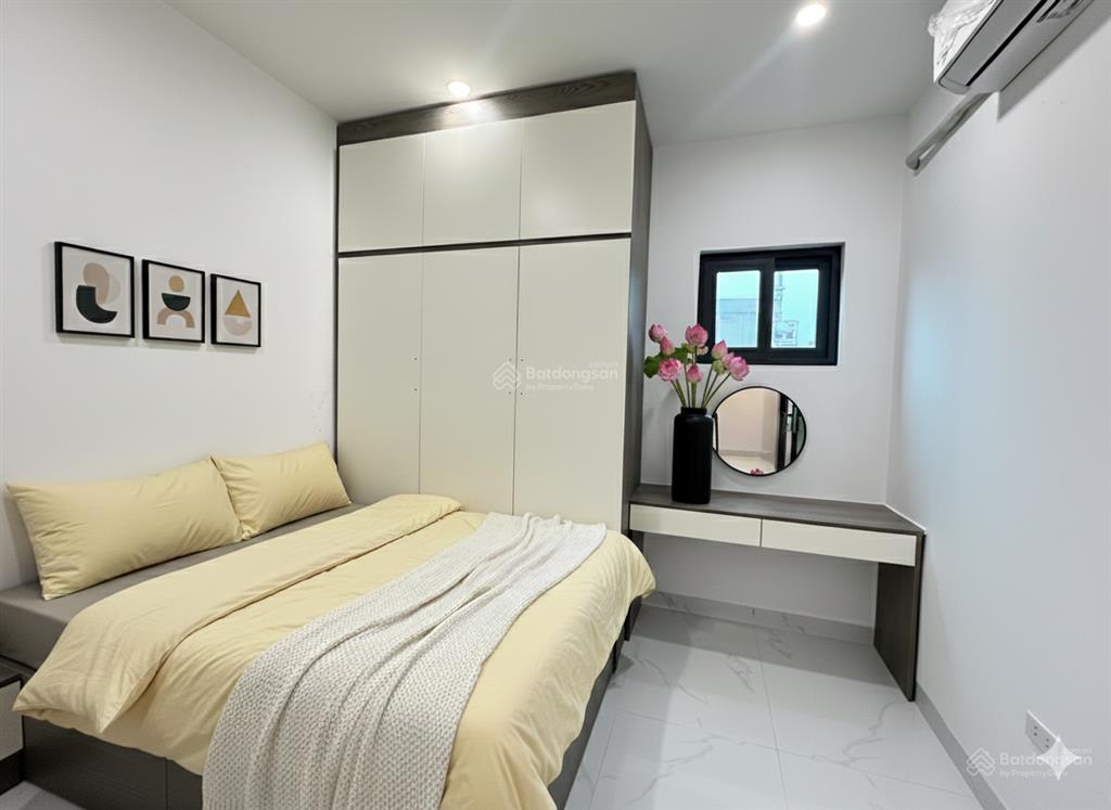 Bán chdv ngõ 86 hào nam cách phố 50m, dt 70m2 x 8 tầng mt gần 6m, cách ga tầu điện cát linh 300m.