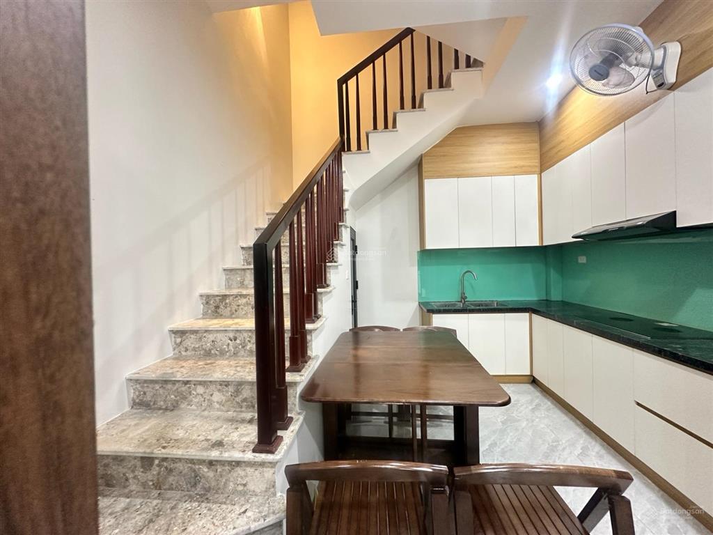 Cần bán gấp  rẻ hơn thị trường 300 triệu nhà dt38m2 x 5 tầng thạch bàn  long biên  chỉ 6,69 tỷ