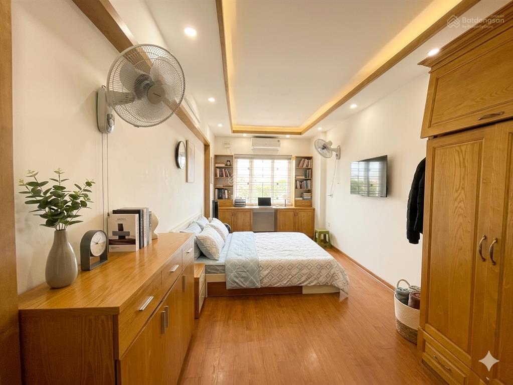 Nhà phân lô 5 tầng 32m2, 7,5 tỷ, trung tâm ngã tư vĩnh hưng  lĩnh nam  ô tô đỗ cổng  tặng nt