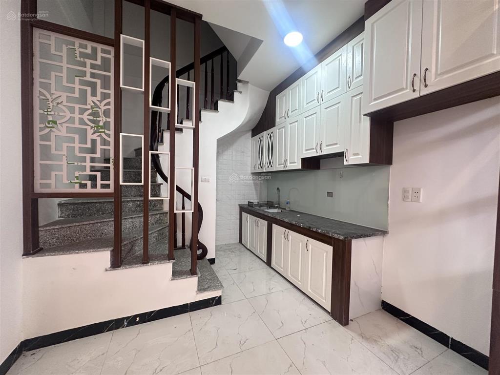 Nhỉnh 5 tỷ  ô tô vào  ngay bát khối  long biên gần cầu thanh trì