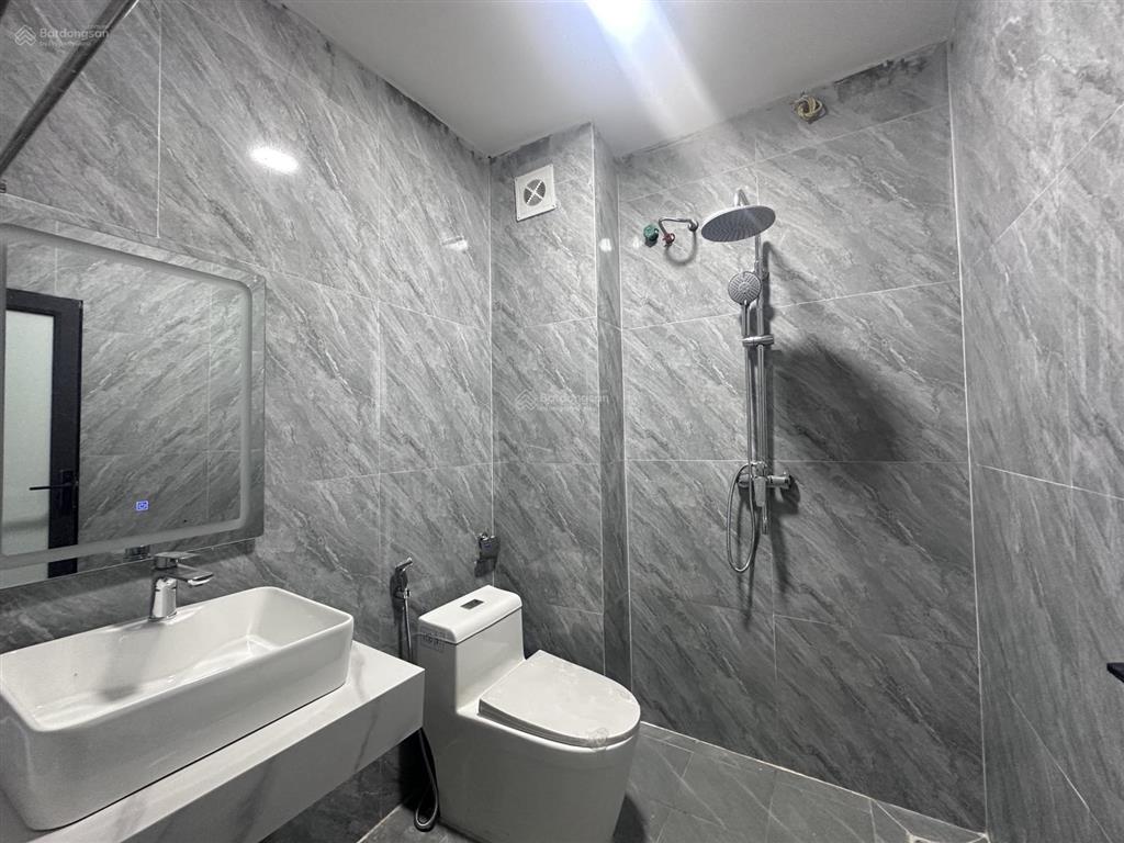 Nhỉnh 5 tỷ  ô tô vào  ngay bát khối  long biên gần cầu thanh trì