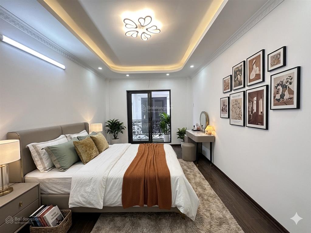 Nhỉnh 5 tỷ  ô tô vào  ngay bát khối  long biên gần cầu thanh trì