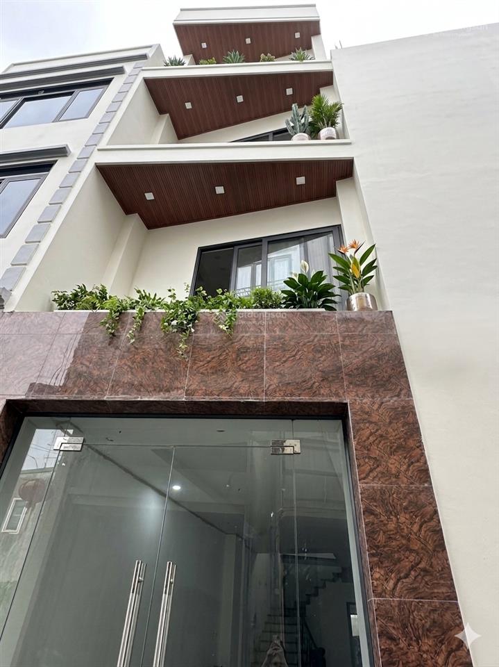 Nhỉnh 5 tỷ  ô tô vào  ngay bát khối  long biên gần cầu thanh trì