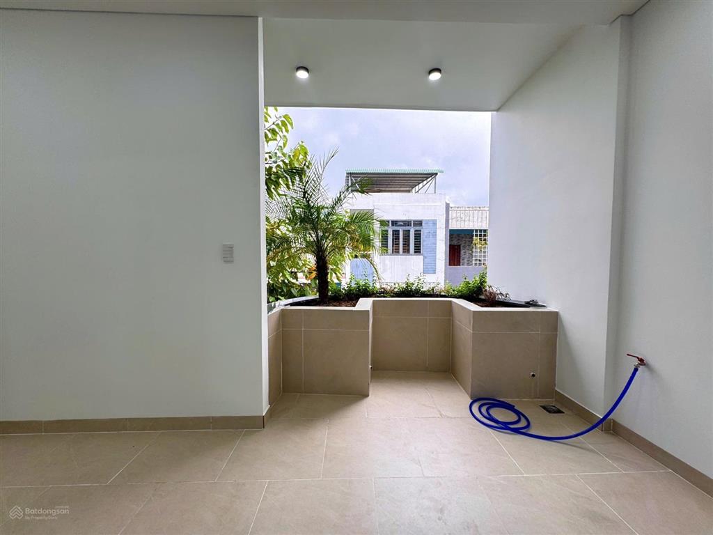 Bán nhà 3 tầng xây mới 100% khu biển nguyễn tất thành