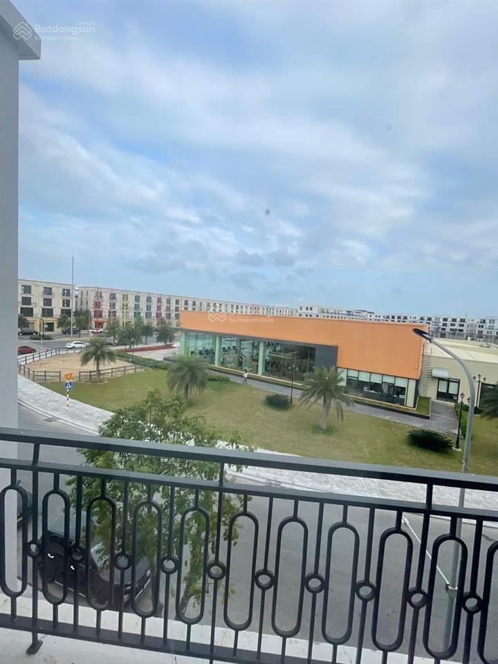 Cho thuê shop liền kề đối diện văn phòng bán hàng tại vinhomes royal island, 15 triệu