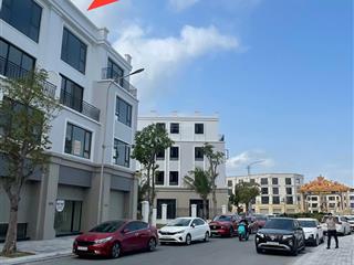 Cho thuê shop liền kề đối diện văn phòng bán hàng tại vinhomes royal island, 15 triệu