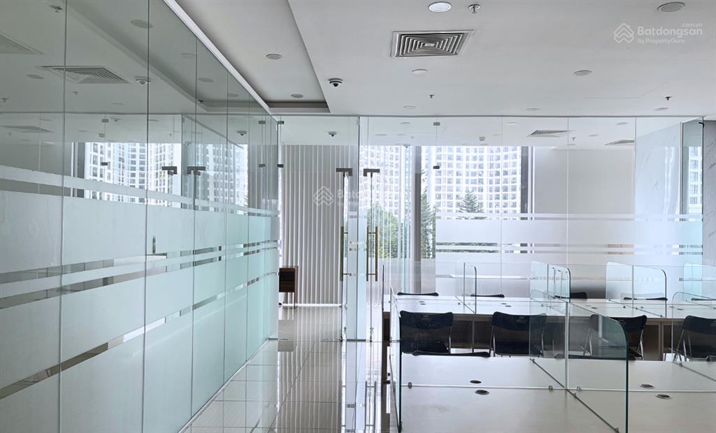 550m2 cắt nhỏ từ 100m2 cho thuê giá 320k/m2/th đã setup nội thất tại tòa royal city nguyễn trãi