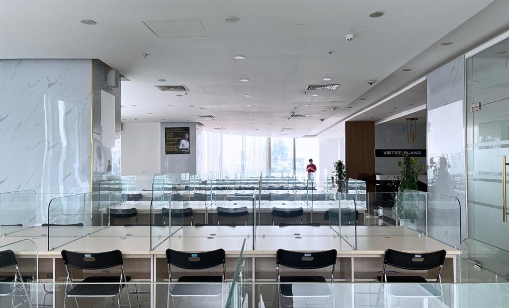 550m2 cắt nhỏ từ 100m2 cho thuê giá 320k/m2/th đã setup nội thất tại tòa royal city nguyễn trãi