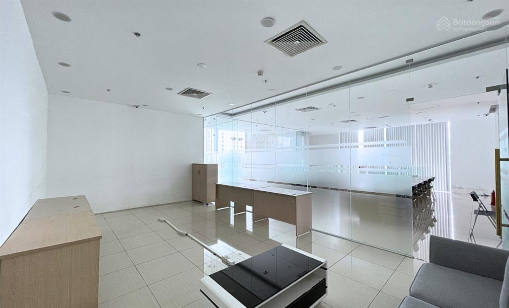 550m2 cắt nhỏ từ 100m2 cho thuê giá 320k/m2/th đã setup nội thất tại tòa royal city nguyễn trãi