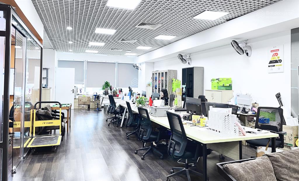 550m2 cắt từ 100m2 giá 220k/m2/th, sẵn nội thất hồ gươm plaza đường trần phú