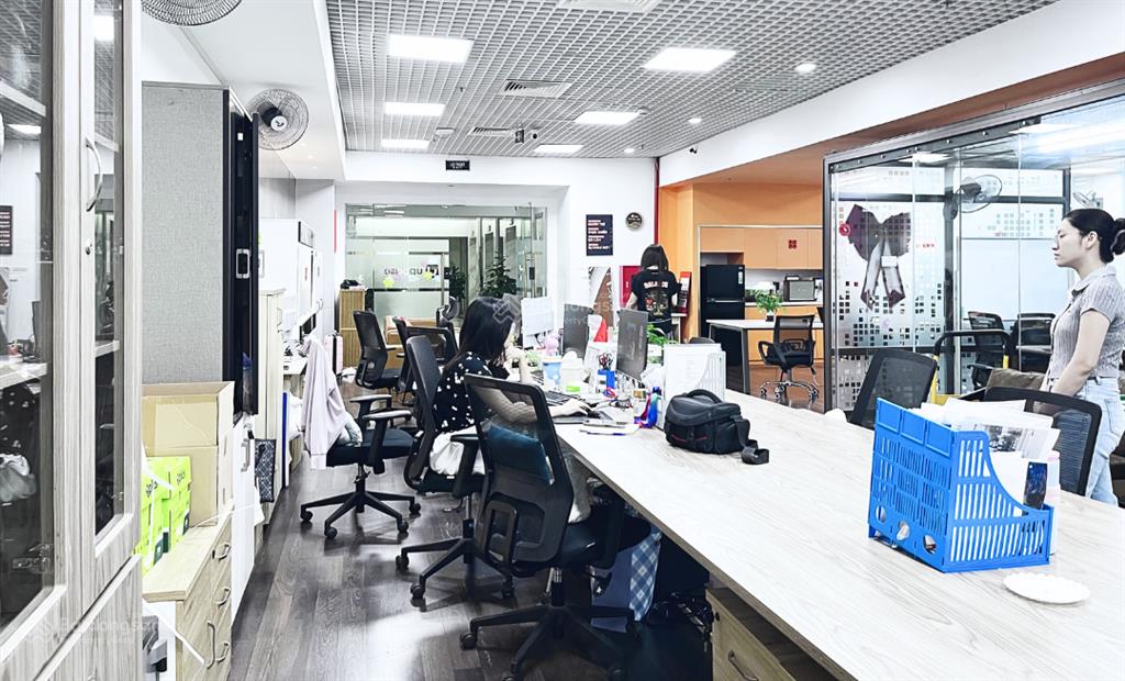 550m2 cắt từ 100m2 giá 220k/m2/th, sẵn nội thất hồ gươm plaza đường trần phú
