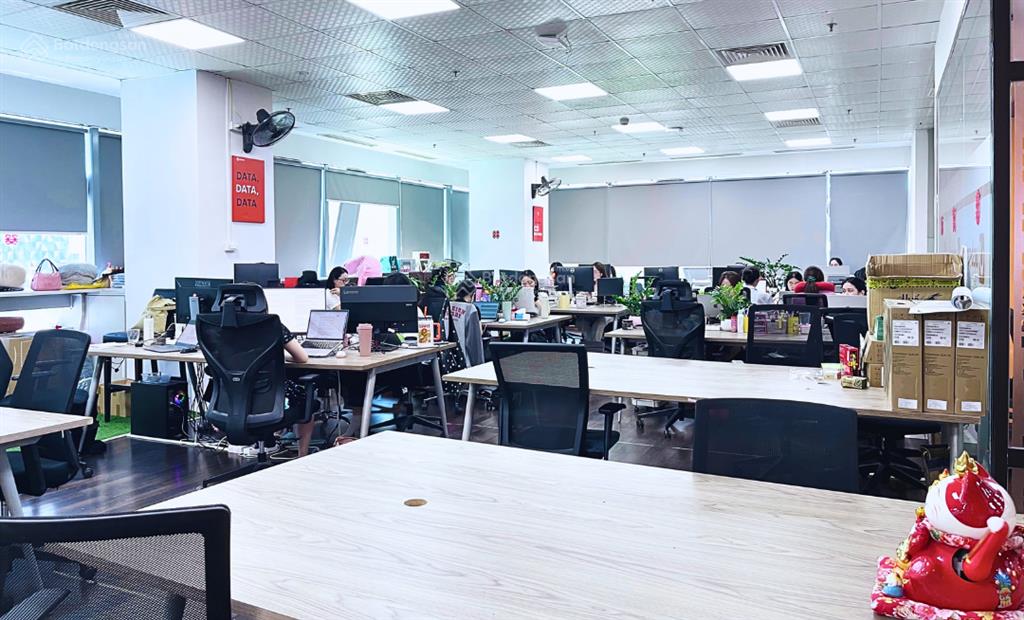 550m2 cắt từ 100m2 giá 220k/m2/th, sẵn nội thất hồ gươm plaza đường trần phú