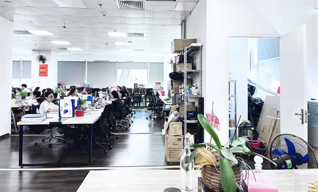 550m2 cắt từ 100m2 giá 220k/m2/th, sẵn nội thất hồ gươm plaza đường trần phú