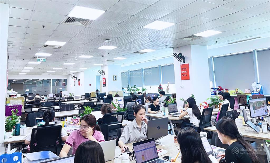 550m2 cắt từ 100m2 giá 220k/m2/th, sẵn nội thất hồ gươm plaza đường trần phú