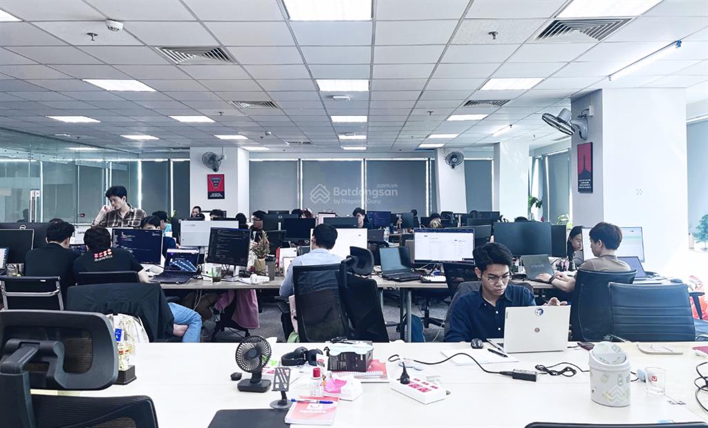 550m2 cắt từ 100m2 giá 220k/m2/th, sẵn nội thất hồ gươm plaza đường trần phú