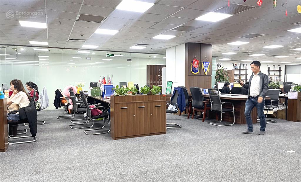 550m2 cắt nhỏ từ 100m2 giá 300k/m2/th của chủ thứ cấp tại 789 office building hoàng quốc việt