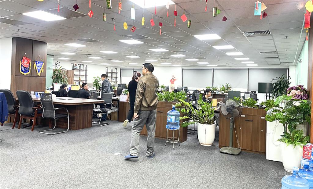 550m2 cắt nhỏ từ 100m2 giá 300k/m2/th của chủ thứ cấp tại 789 office building hoàng quốc việt