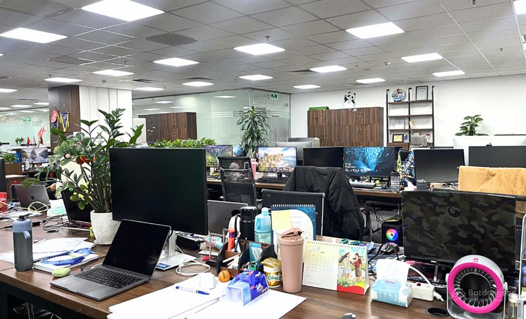 550m2 cắt nhỏ từ 100m2 giá 300k/m2/th của chủ thứ cấp tại 789 office building hoàng quốc việt