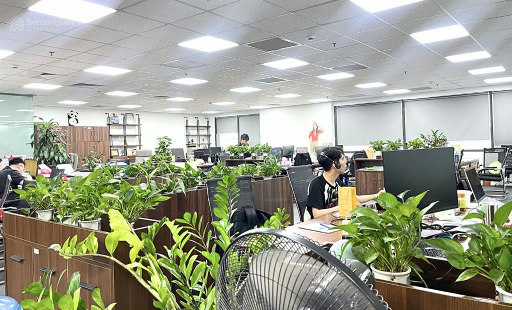 550m2 cắt nhỏ từ 100m2 giá 300k/m2/th của chủ thứ cấp tại 789 office building hoàng quốc việt