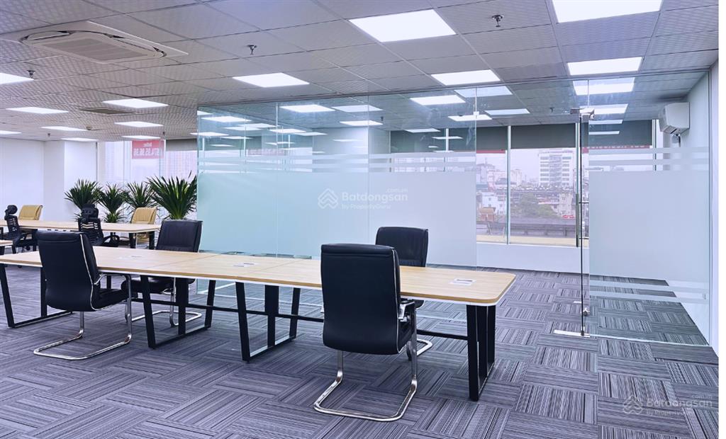 550m2 cắt lẻ cho thuê giá 220 nghìn/m2/th đã setup nội thất tại geleximco đường giải phóng