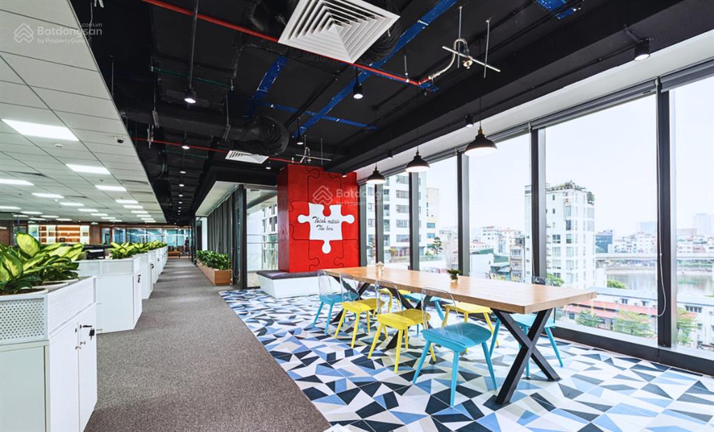 550m² có cắt nhỏ giá 265 nghìn/m2/th sẵn nội thất tại ngoại giao đoàn view công viên