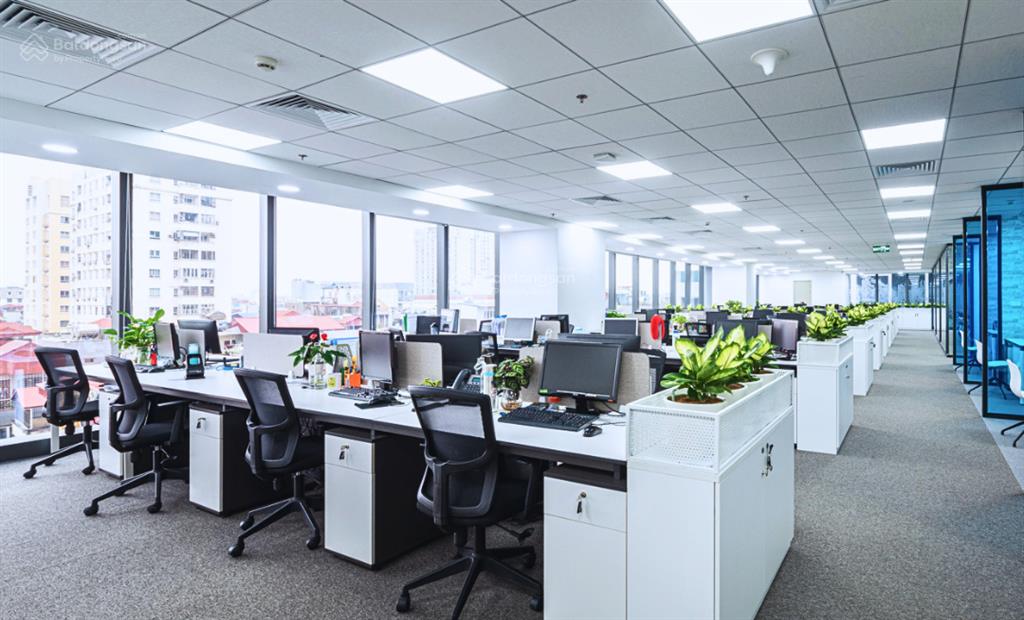 550m² có cắt nhỏ giá 265 nghìn/m2/th sẵn nội thất tại ngoại giao đoàn view công viên