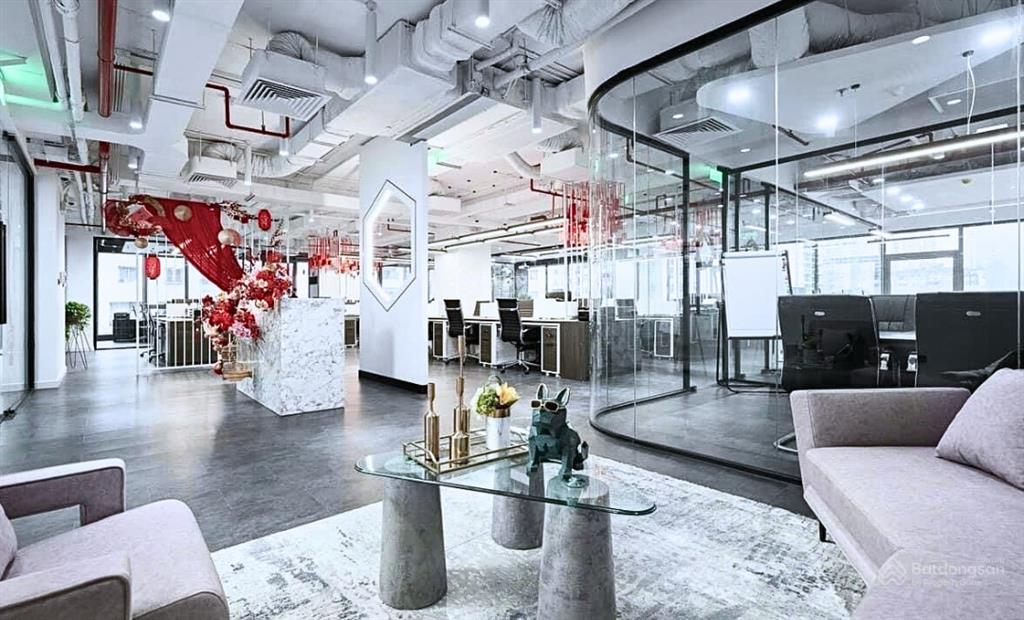 550m2 cắt nhỏ từ 100m giá 350k/m2/th, setup sẵn nội thất như hình tại ford thăng long láng hạ