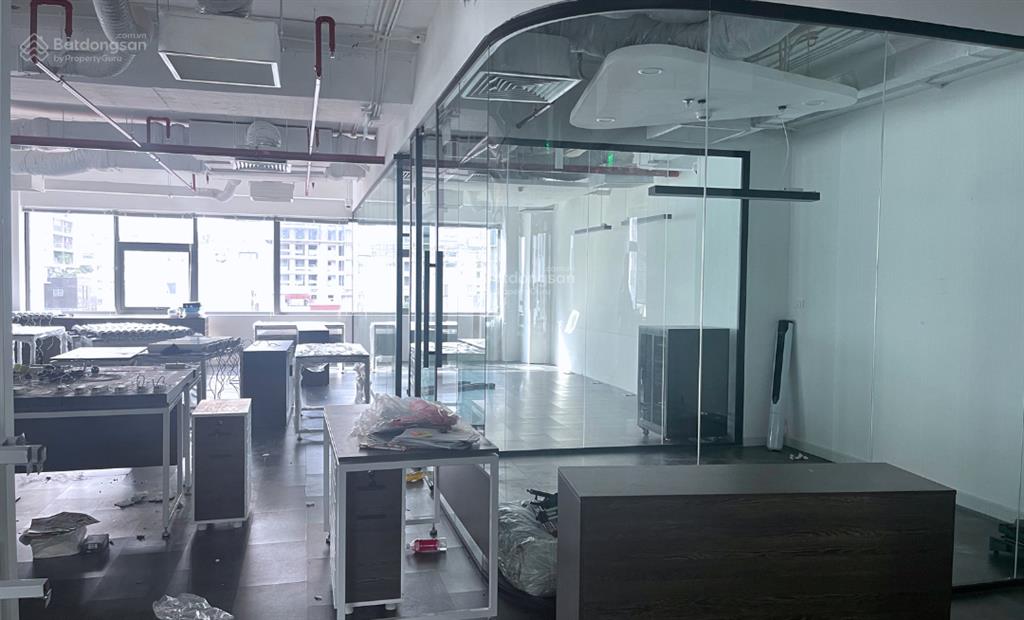 550m2 cắt nhỏ từ 100m giá 350k/m2/th, setup sẵn nội thất như hình tại ford thăng long láng hạ