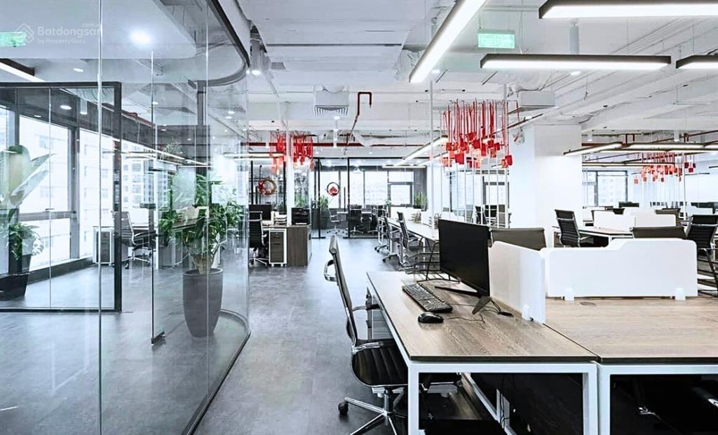 550m2 cắt nhỏ từ 100m giá 350k/m2/th, setup sẵn nội thất như hình tại ford thăng long láng hạ
