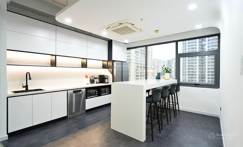 550m2 cắt nhỏ từ 100m giá 350k/m2/th, setup sẵn nội thất như hình tại ford thăng long láng hạ