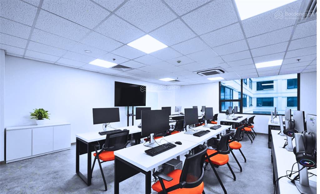 500m2 cắt nhỏ từ 100m2 full nội thất giá 280k/m2/th tại số 219 trung kính