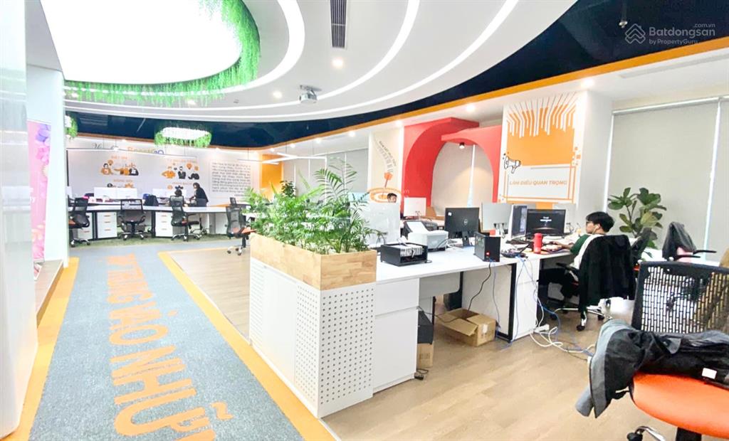 550m² cắt nhỏ từ 100m² giá 300k/m2/th, sẵn nội thất handico tower phạm hùng