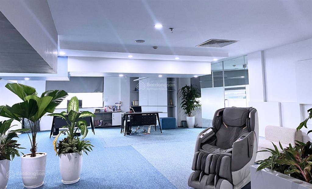550m2 cắt nhỏ từ 100m2 giá 300k/m2/th sẵn nội thất tại tòa ladeco building, phường giảng võ