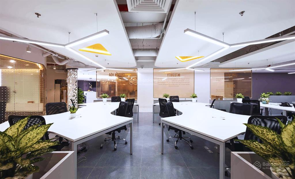 500m2 cắt nhỏ từ 100m2 giá 300k/m2/th. vp full đồ giá tốt udic complex hoàng đạo thúy