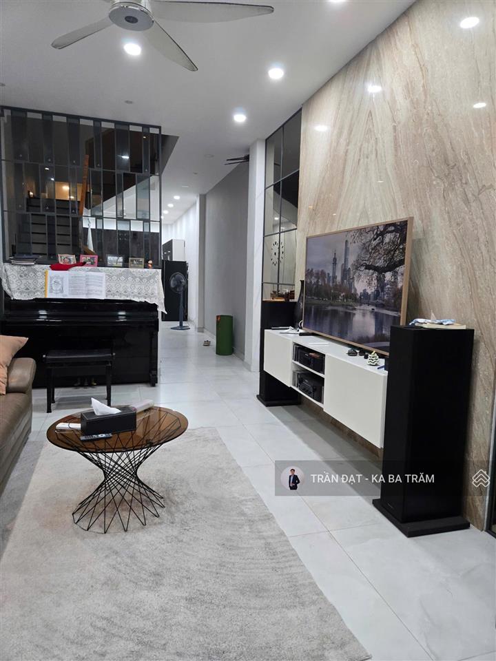 Hàng hiếm,9,9 tỷ, hẻm nhựa đẹp cộng hoà ngay etown2, 3 tầng, 4x16m, giá cực tốt cho đầu tư