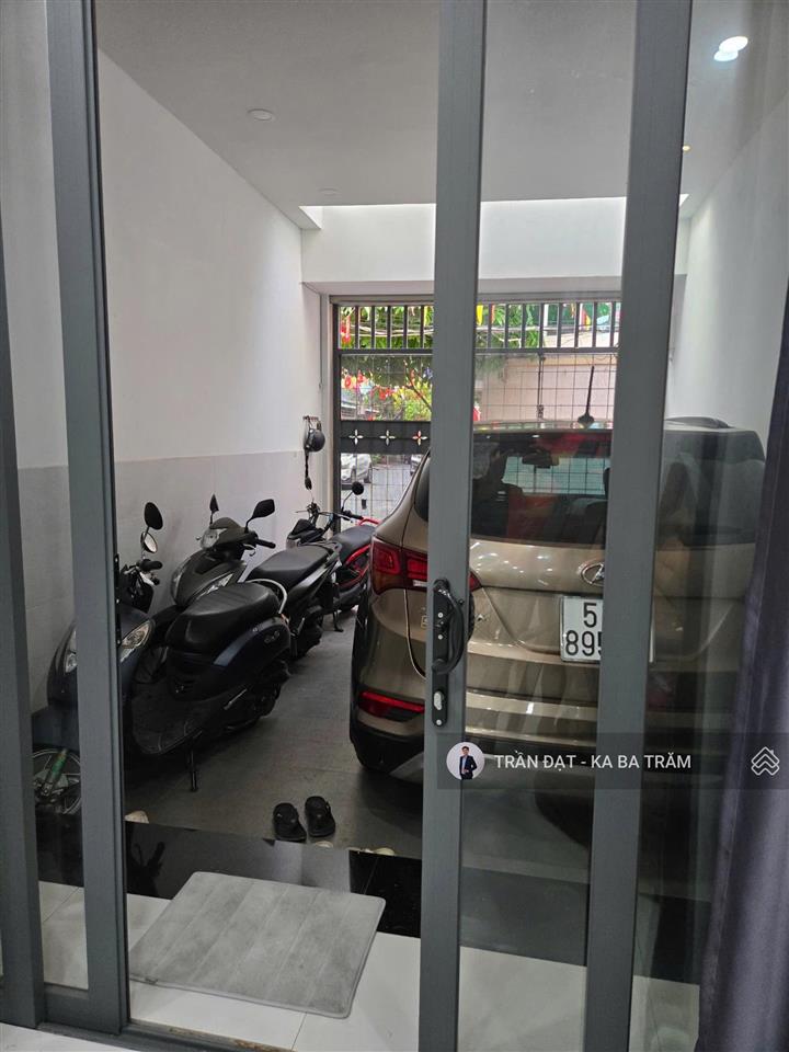 Hàng hiếm,9,9 tỷ, hẻm nhựa đẹp cộng hoà ngay etown2, 3 tầng, 4x16m, giá cực tốt cho đầu tư