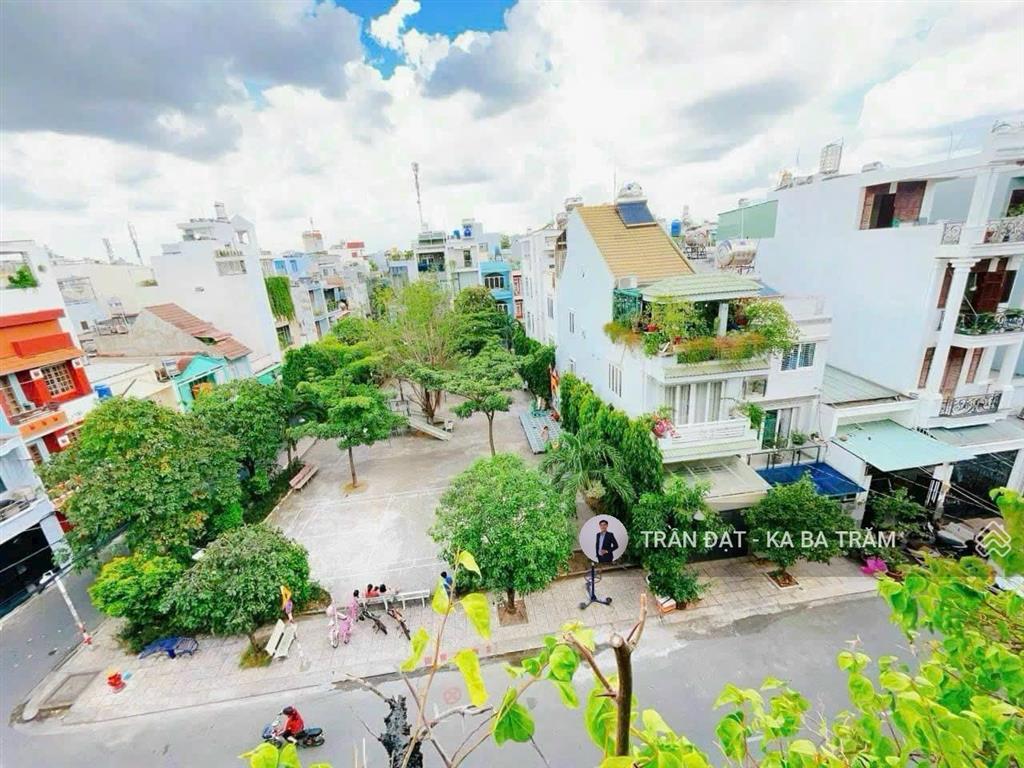 Khu vip ngay nguyễn cữu đàm  tân sơn nhì, 4 tầng,dt 4x14m, vuông vức, ngay công viên, chỉ 10,2 tỷ