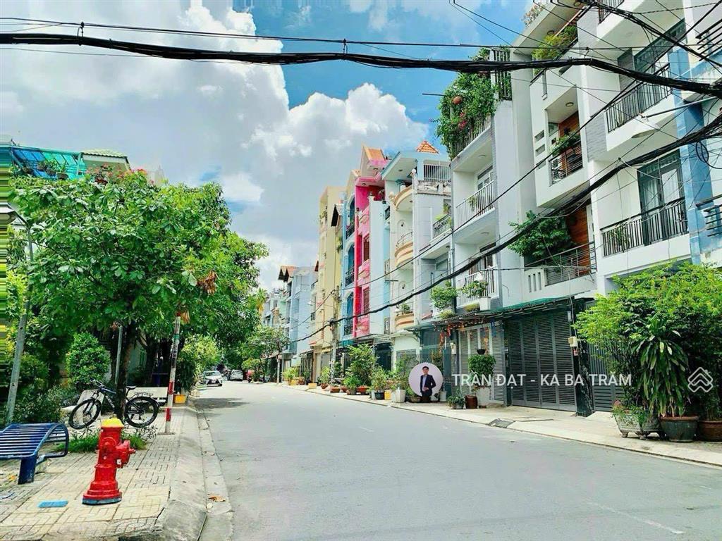 Khu vip ngay nguyễn cữu đàm  tân sơn nhì, 4 tầng,dt 4x14m, vuông vức, ngay công viên, chỉ 10,2 tỷ