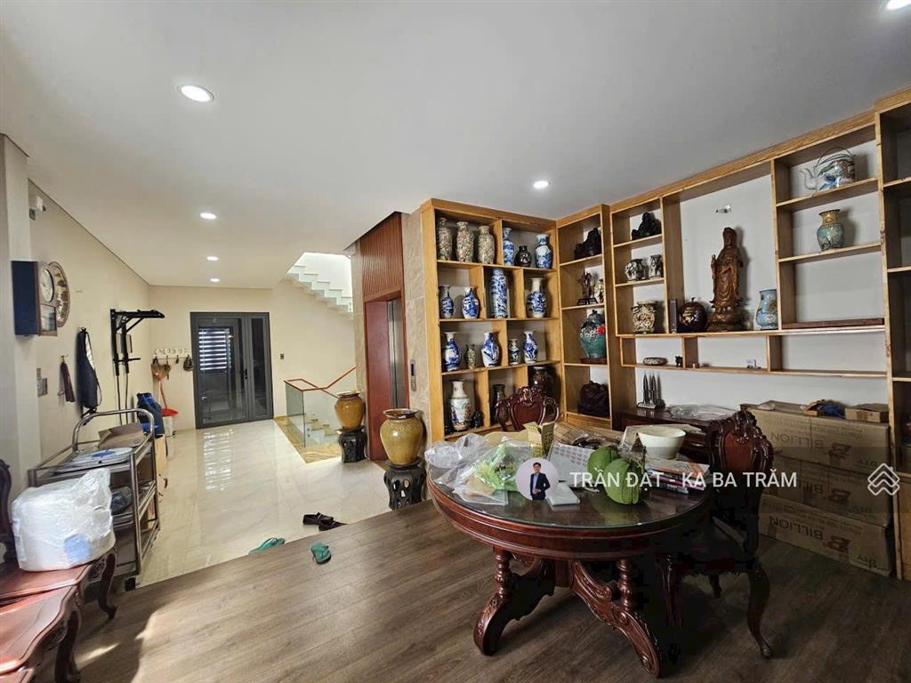 Bán gấp nhà mặt tiền khu bàu cát, có thang máy, 6 tầng, dt 5x28m, vuông vức, nhà đẹp,hoàn công đủ