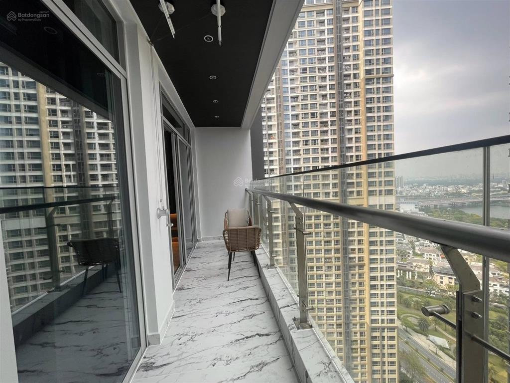Bán gấp 2pn 8 tỷ  82m2  đã có sổ  hướng mát  layout đẹp   0931 441 ***.