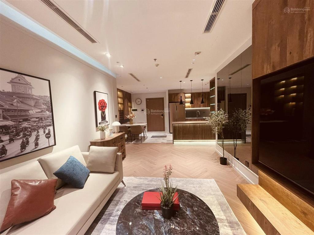 Bán gấp 2pn 8 tỷ  82m2  đã có sổ  hướng mát  layout đẹp   0931 441 ***.