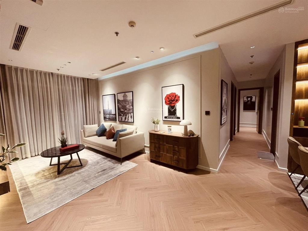 Bán gấp 2pn 8 tỷ  82m2  đã có sổ  hướng mát  layout đẹp   0931 441 ***.