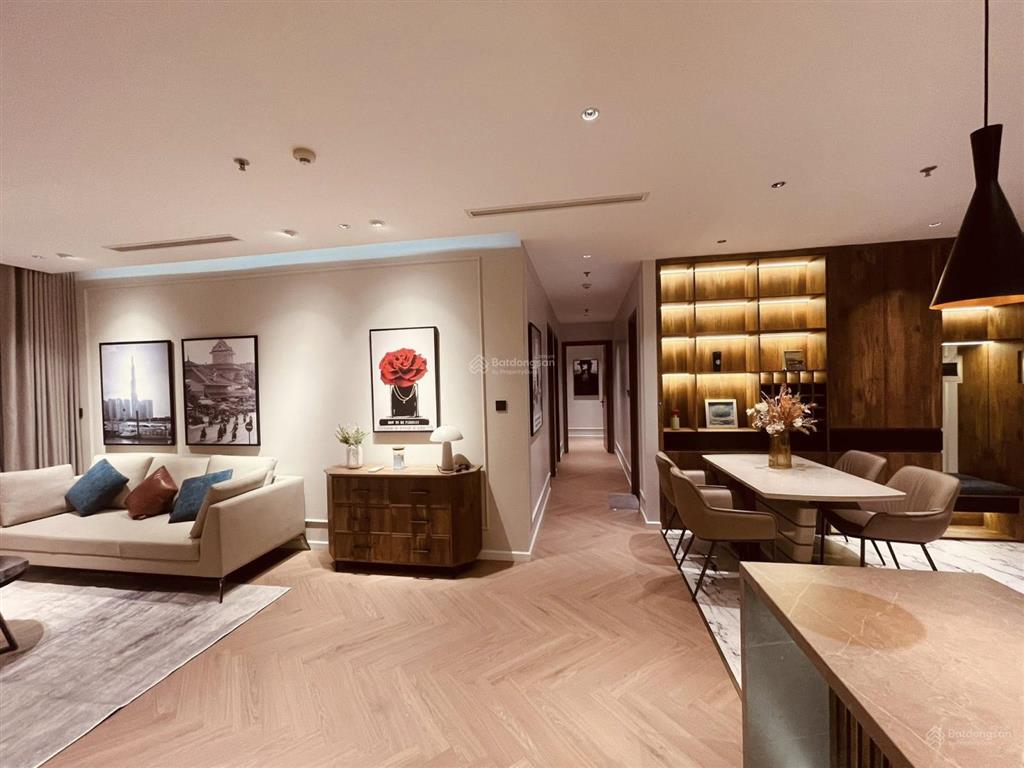 Bán gấp 2pn 8 tỷ  82m2  đã có sổ  hướng mát  layout đẹp   0931 441 ***.
