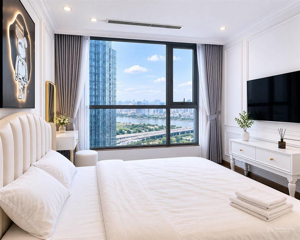 Bán gấp 2pn view trực diện sông, 10 tỷ, toà landmark, 80m2, có sổ lâu dài.  0931 441 ***