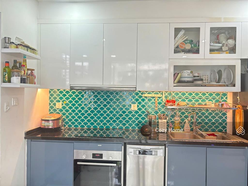Bán căn hộ 2pn toà p1, 72m2, có sổ lâu dài. hướng mát. view hồ bơi. giá 8.8 tỷ.  0931 441 ***