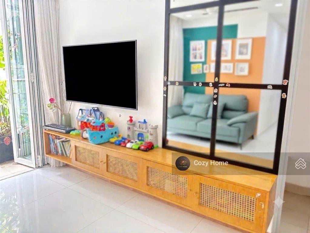 Bán căn hộ 2pn toà p1, 72m2, có sổ lâu dài. hướng mát. view hồ bơi. giá 8.8 tỷ.  0931 441 ***